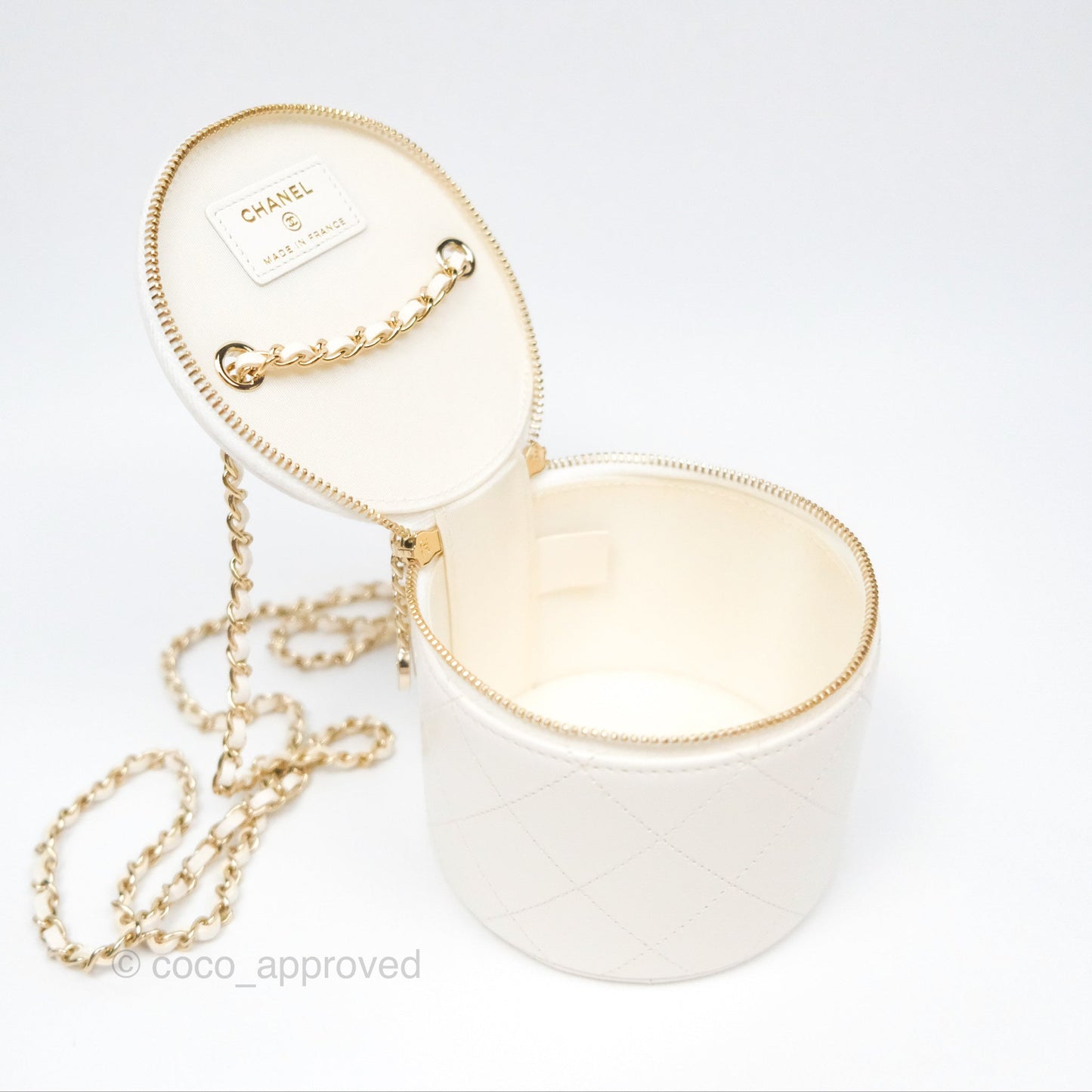 Chanel CC Quilted Round Vanity Clutch With Chain White Lambskin Gold Hardware
