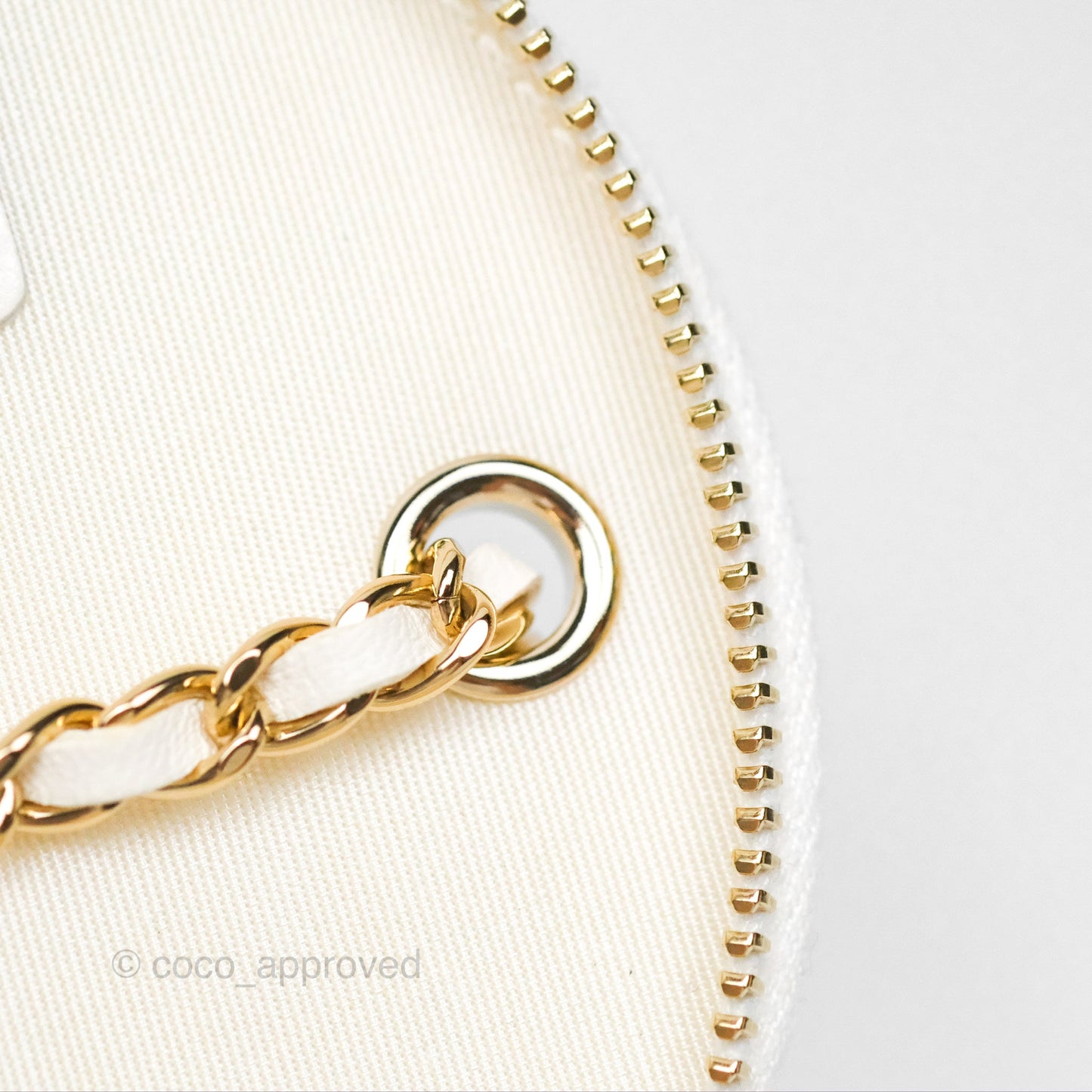Chanel CC Quilted Round Vanity Clutch With Chain White Lambskin Gold Hardware