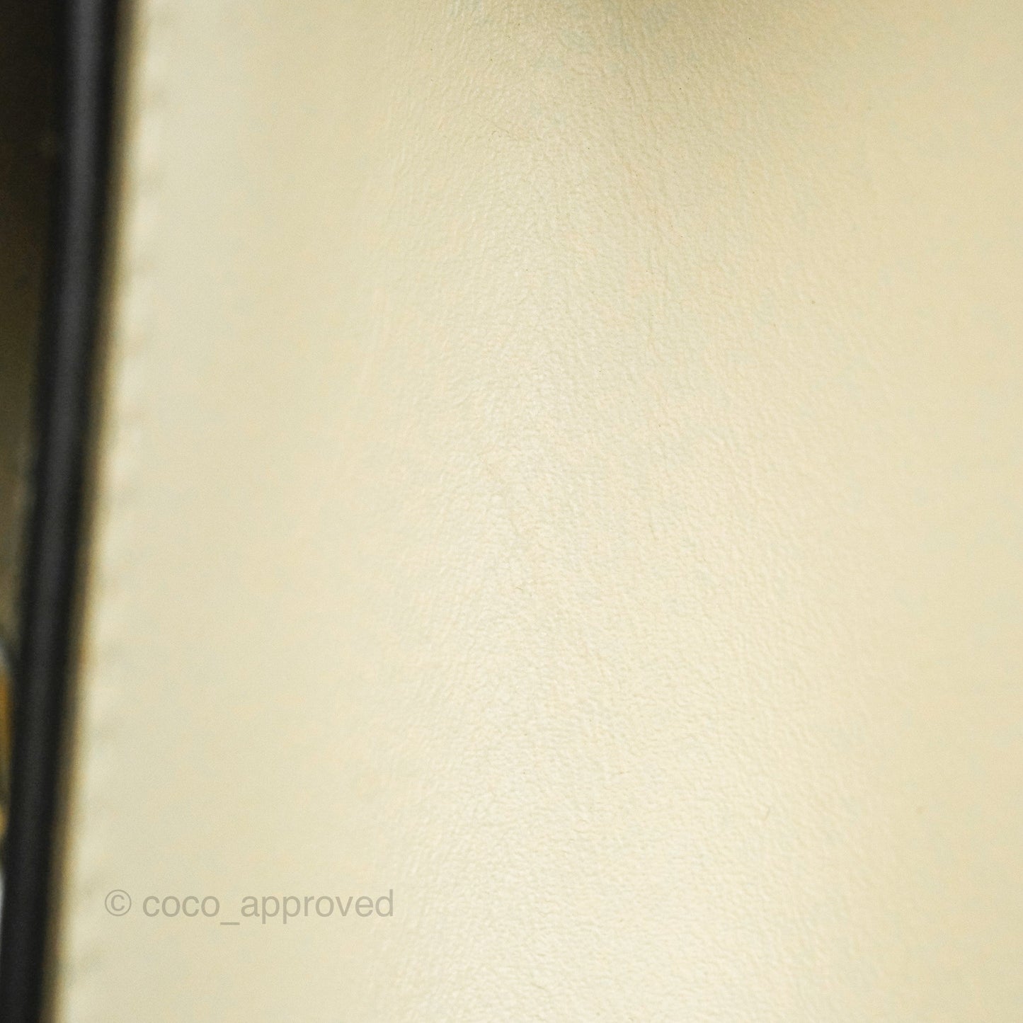 Gucci Mini Sylvie Top Handle White Calfskin Shoulder Bag⁣ ⁣⁣⁣⁣⁣⁣⁣⁣⁣⁣⁣⁣⁣⁣⁣⁣With Strap