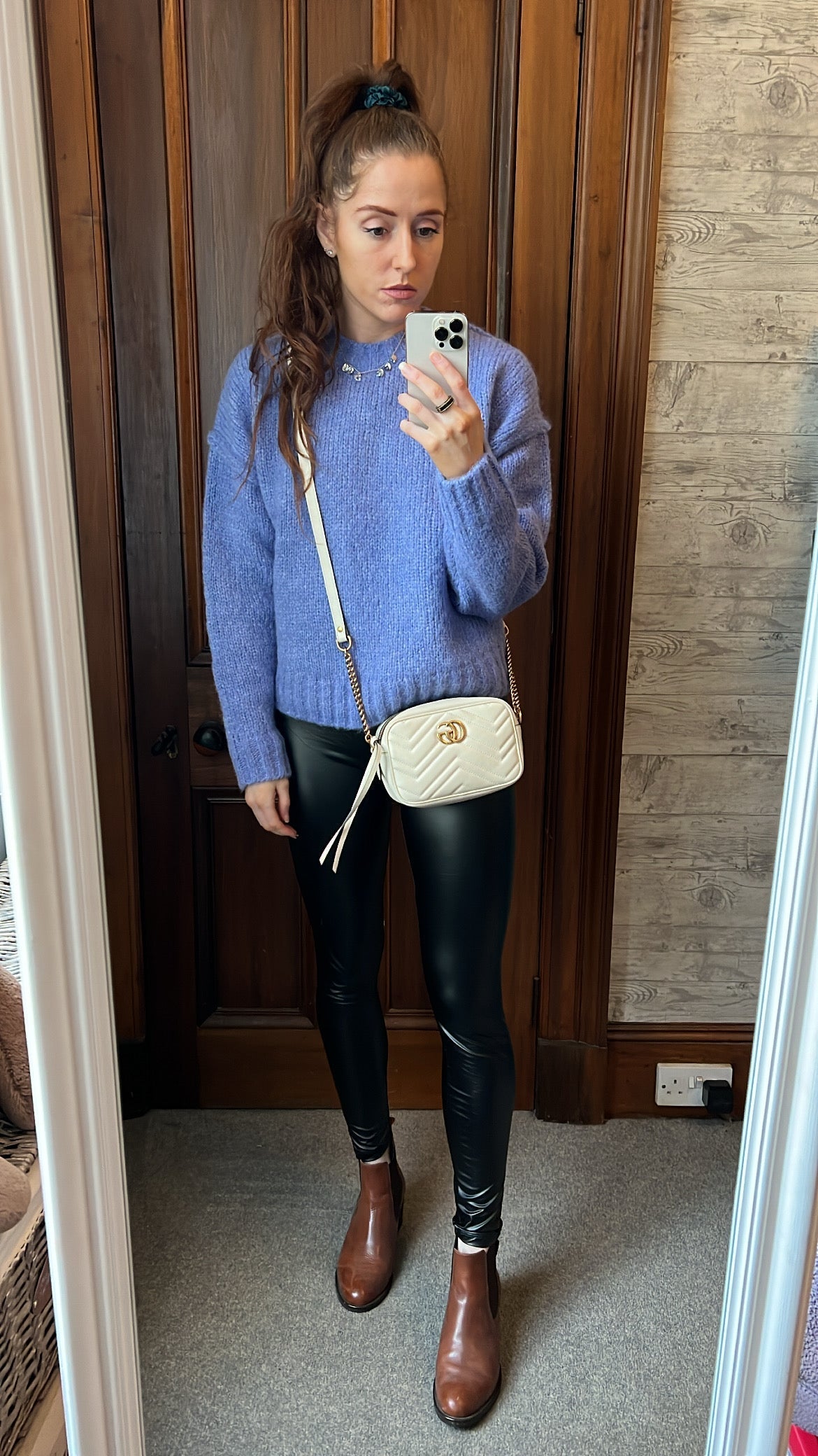 Luxury Gucci GG White Marmont Mini Shoulder Bag ( 1,160)