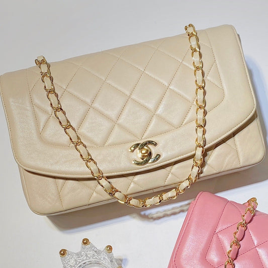 No.3028-Chanel Vintage Lambskin Diana Bag 22cm