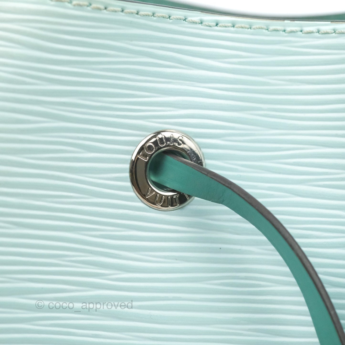 Louis Vuitton Neonoe BB Epi Seaside Green