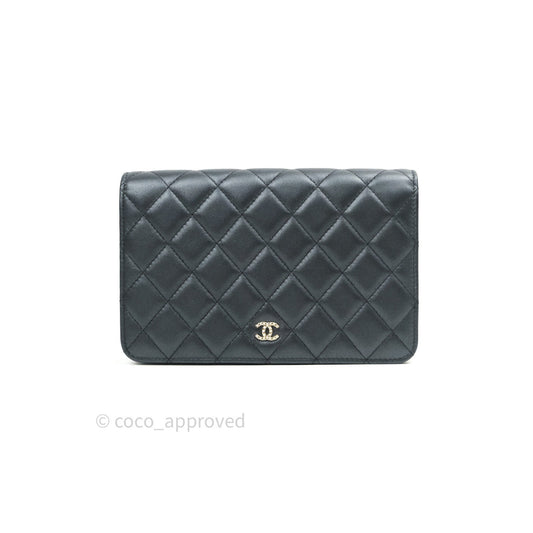 Chanel Quilted Black Iridescent Lambskin Pearl Wallet On Chain WOC