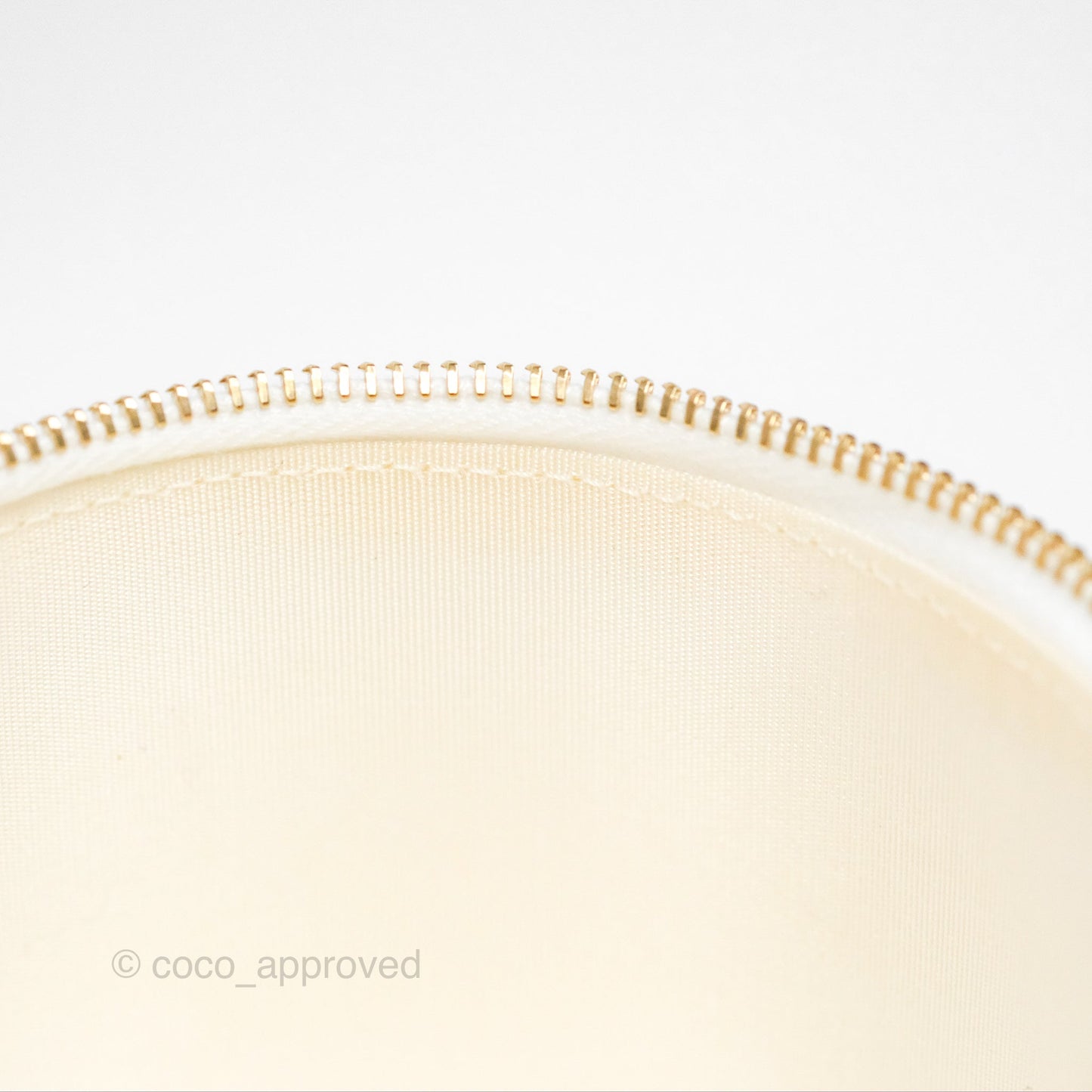 Chanel CC Quilted Round Vanity Clutch With Chain White Lambskin Gold Hardware