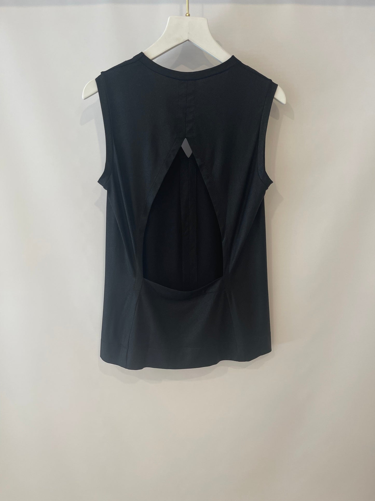 Luxury Gucci Trending 2025 Black Shirt with Open Back and Small Black Luxury Gucci Trending 2025 Logo Detail Size Small