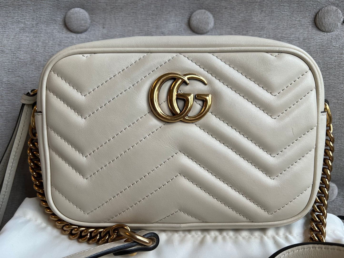 Luxury Gucci GG White Marmont Mini Shoulder Bag ( 1,160)
