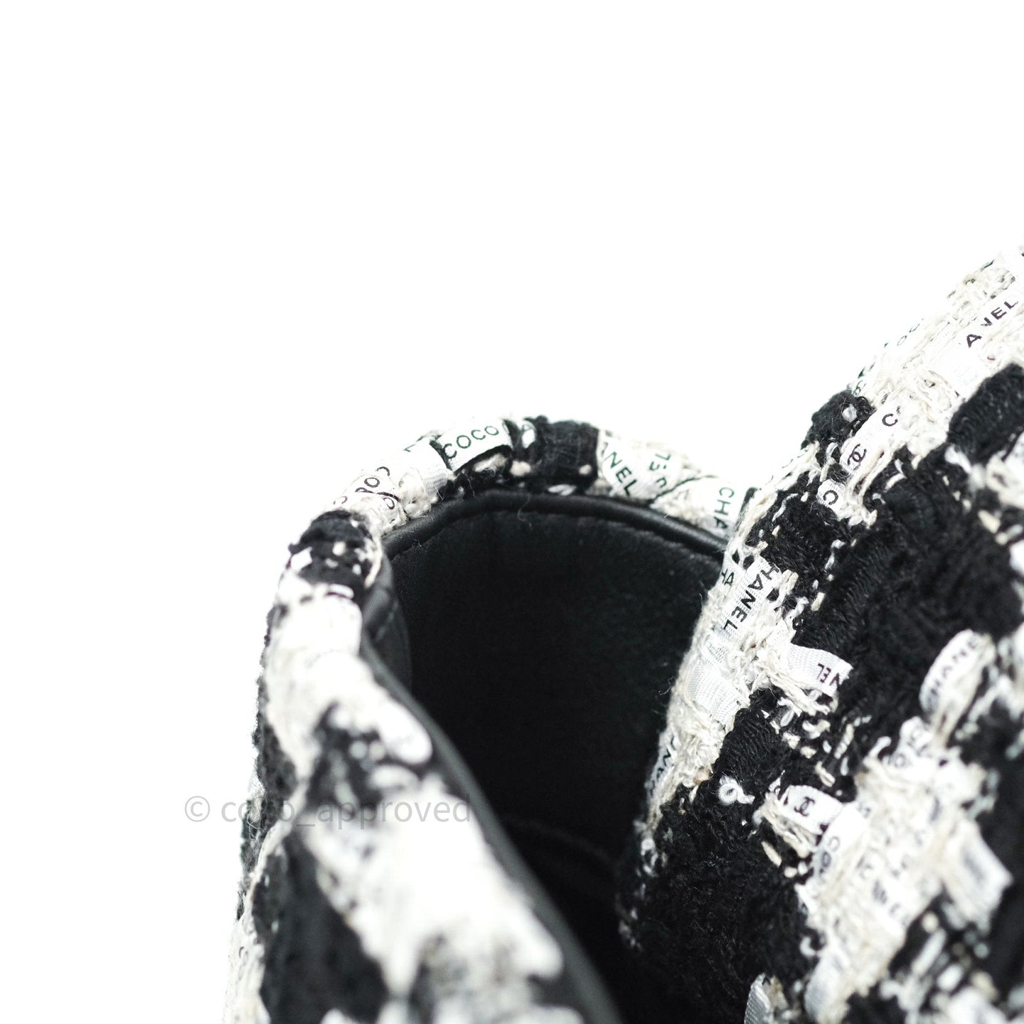 Chanel 19 Medium Tweed White Ribbon Mixed Hardware