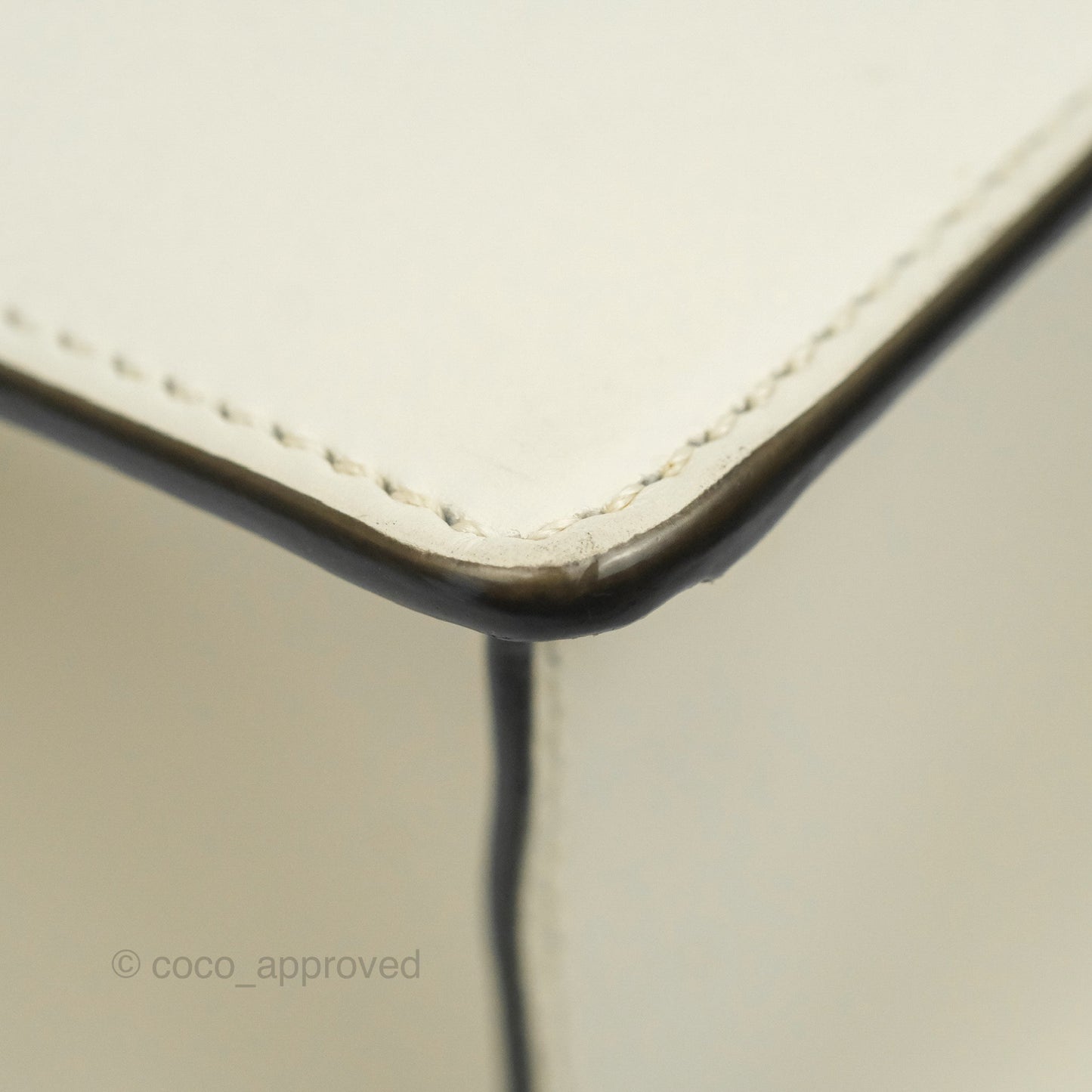 Gucci Mini Sylvie Top Handle White Calfskin Shoulder Bag⁣ ⁣⁣⁣⁣⁣⁣⁣⁣⁣⁣⁣⁣⁣⁣⁣⁣With Strap