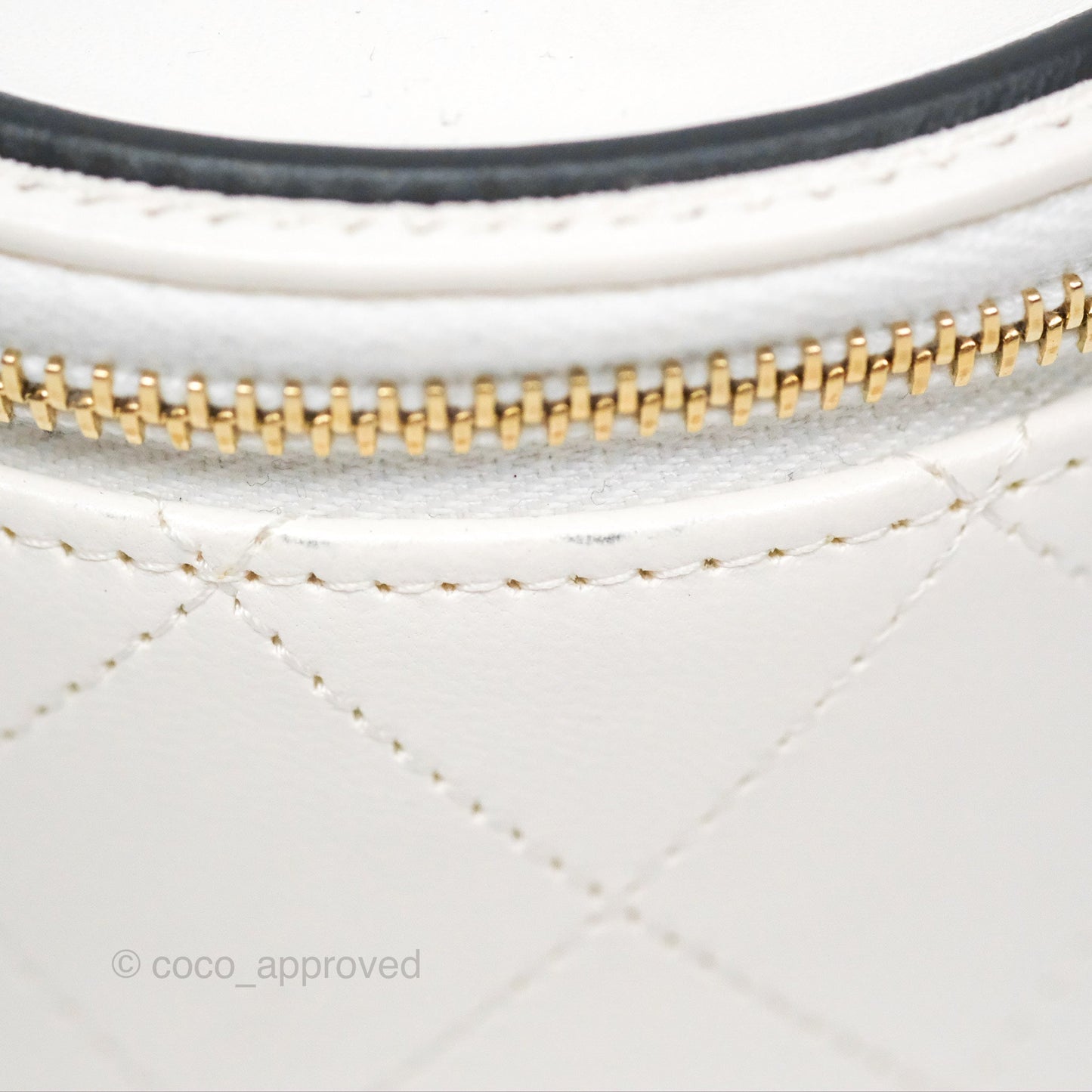 Chanel CC Quilted Round Vanity Clutch With Chain White Lambskin Gold Hardware