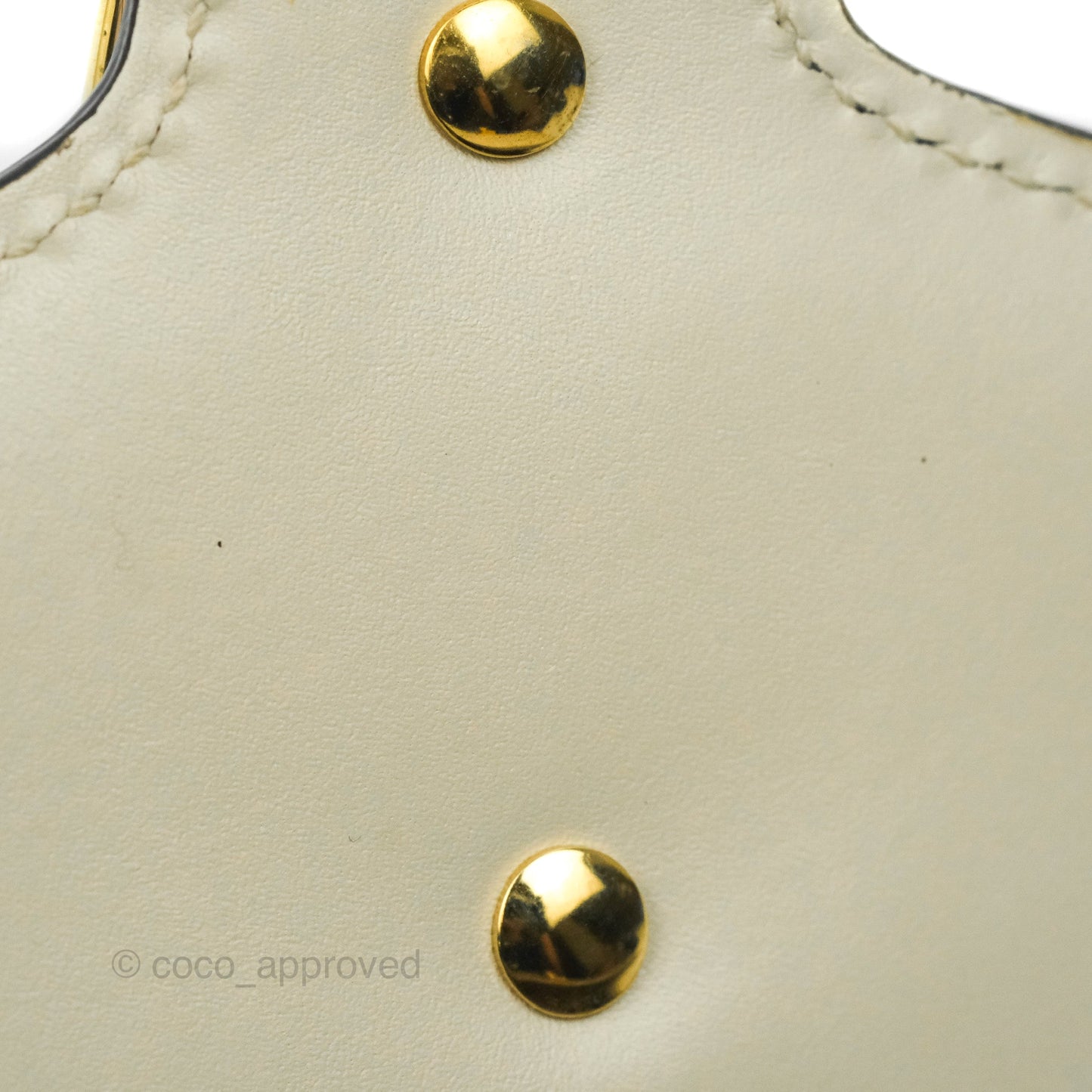 Gucci Mini Sylvie Top Handle White Calfskin Shoulder Bag⁣ ⁣⁣⁣⁣⁣⁣⁣⁣⁣⁣⁣⁣⁣⁣⁣⁣With Strap