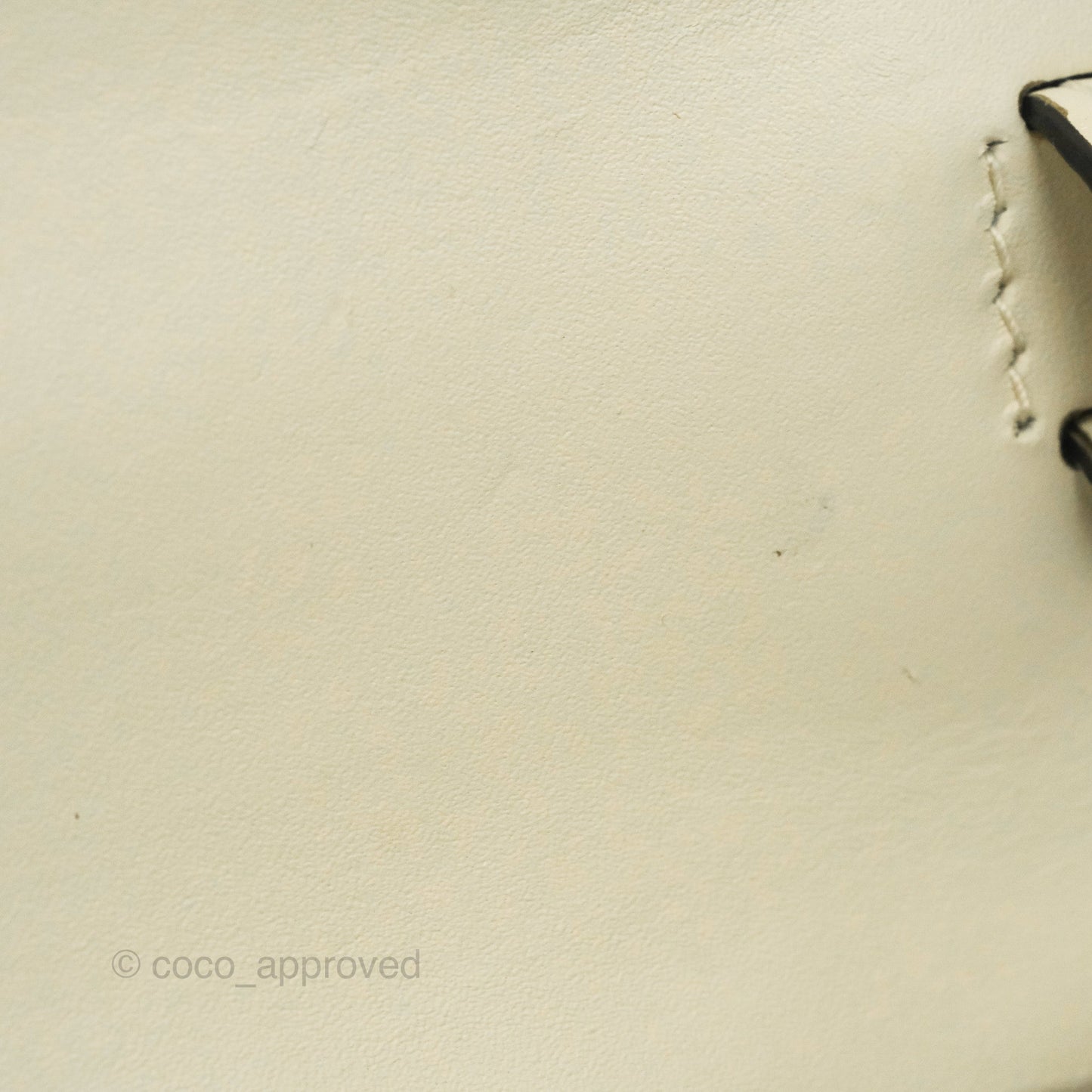 Gucci Mini Sylvie Top Handle White Calfskin Shoulder Bag⁣ ⁣⁣⁣⁣⁣⁣⁣⁣⁣⁣⁣⁣⁣⁣⁣⁣With Strap