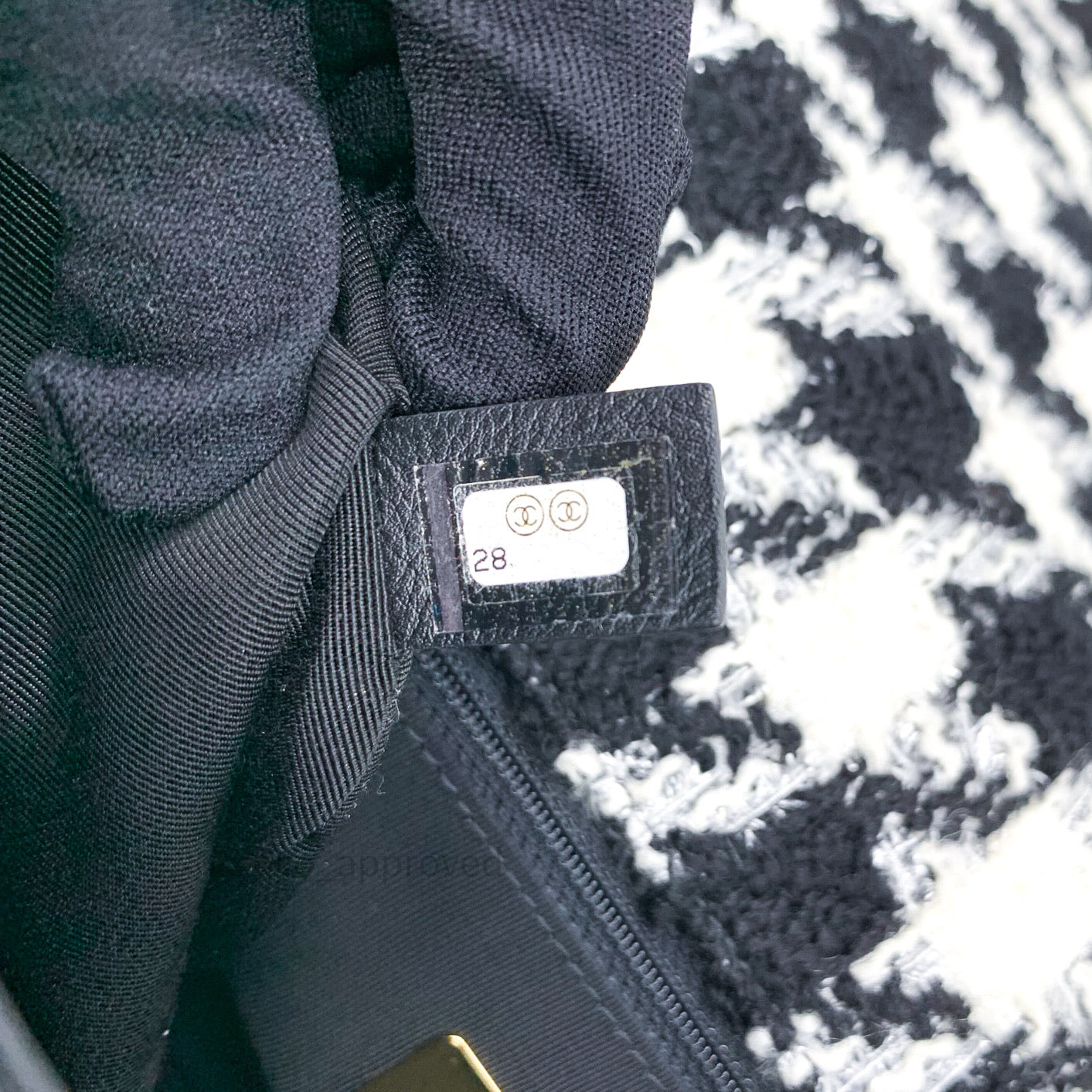 Chanel 19 Maxi Tweed White Black Houndstooth Mixed Hardware 19K