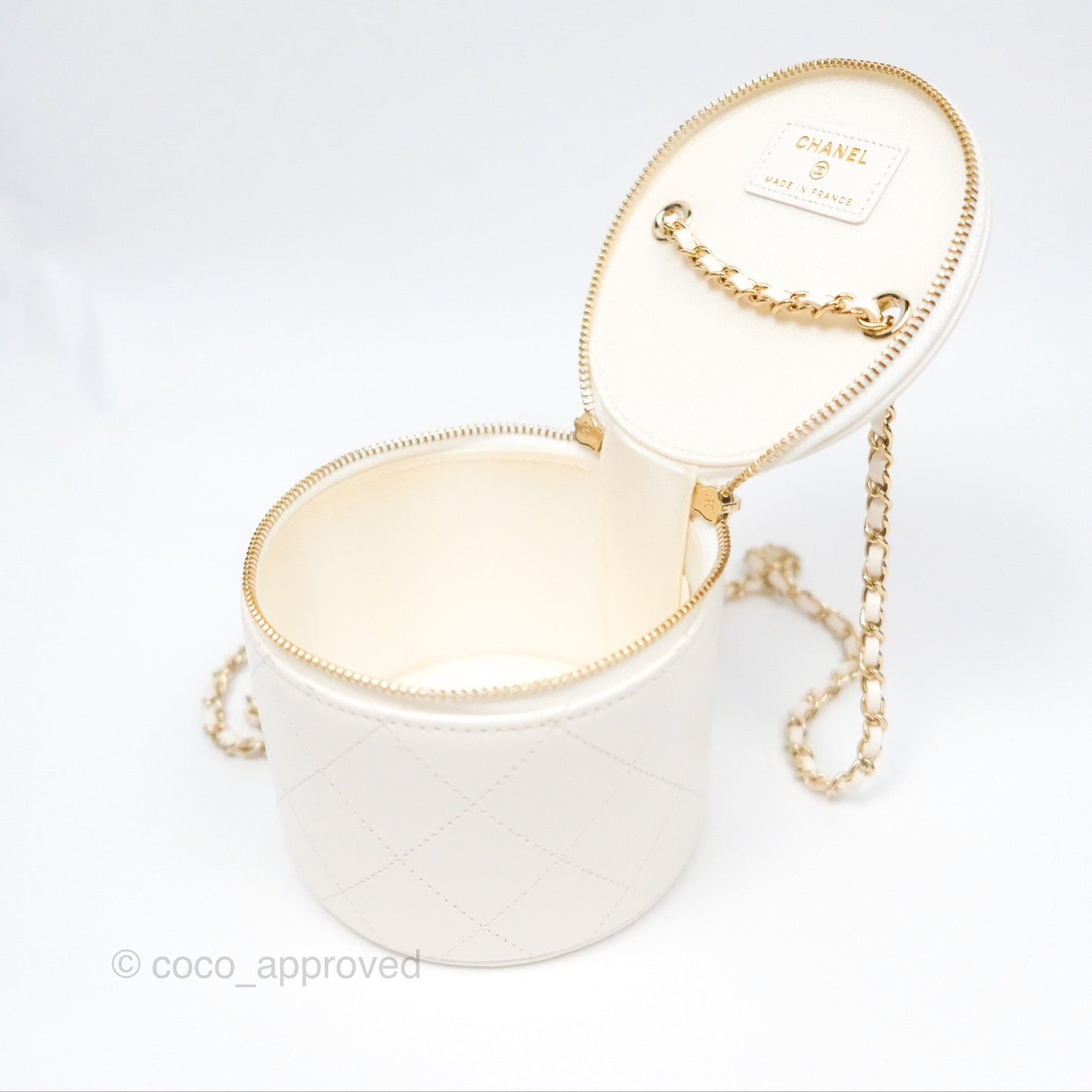 Chanel CC Quilted Round Vanity Clutch With Chain White Lambskin Gold Hardware