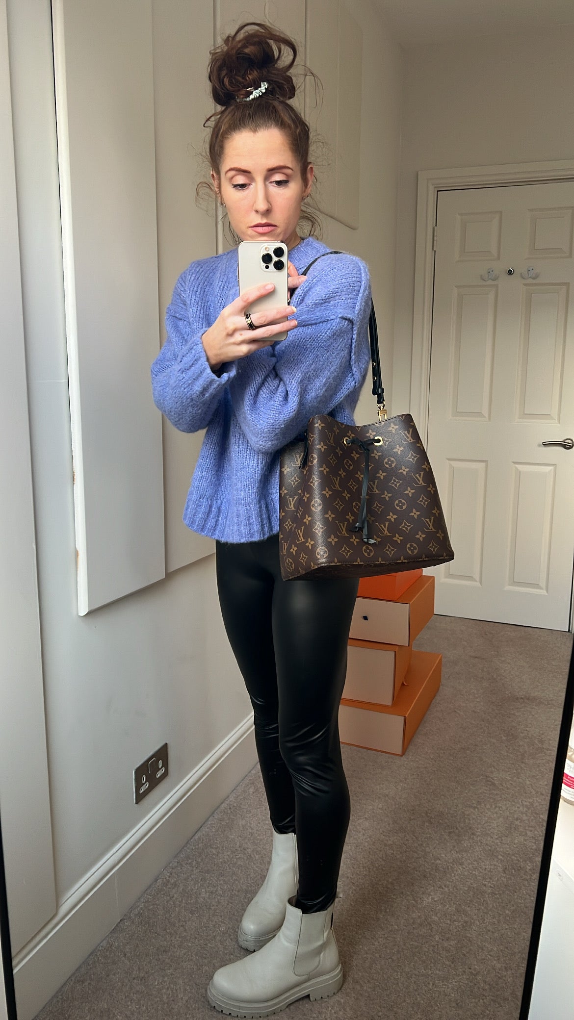 Louis Vuitton Neo Noe Monogram and Black (1,450)