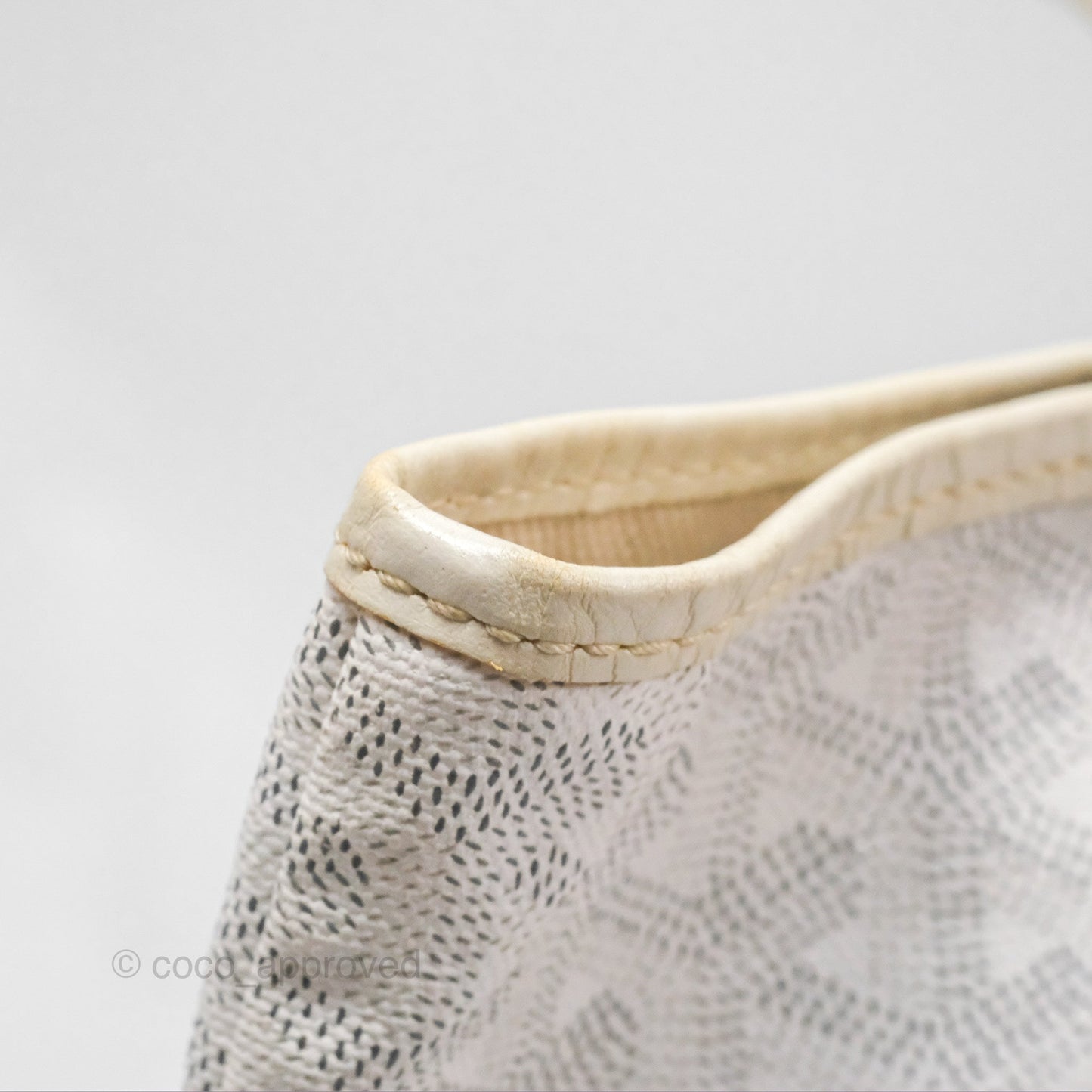 Goyard St Louis Tote PM ⁣⁣⁣⁣⁣⁣⁣⁣⁣⁣⁣⁣⁣⁣⁣⁣⁣⁣⁣⁣White Goyardine Canvas