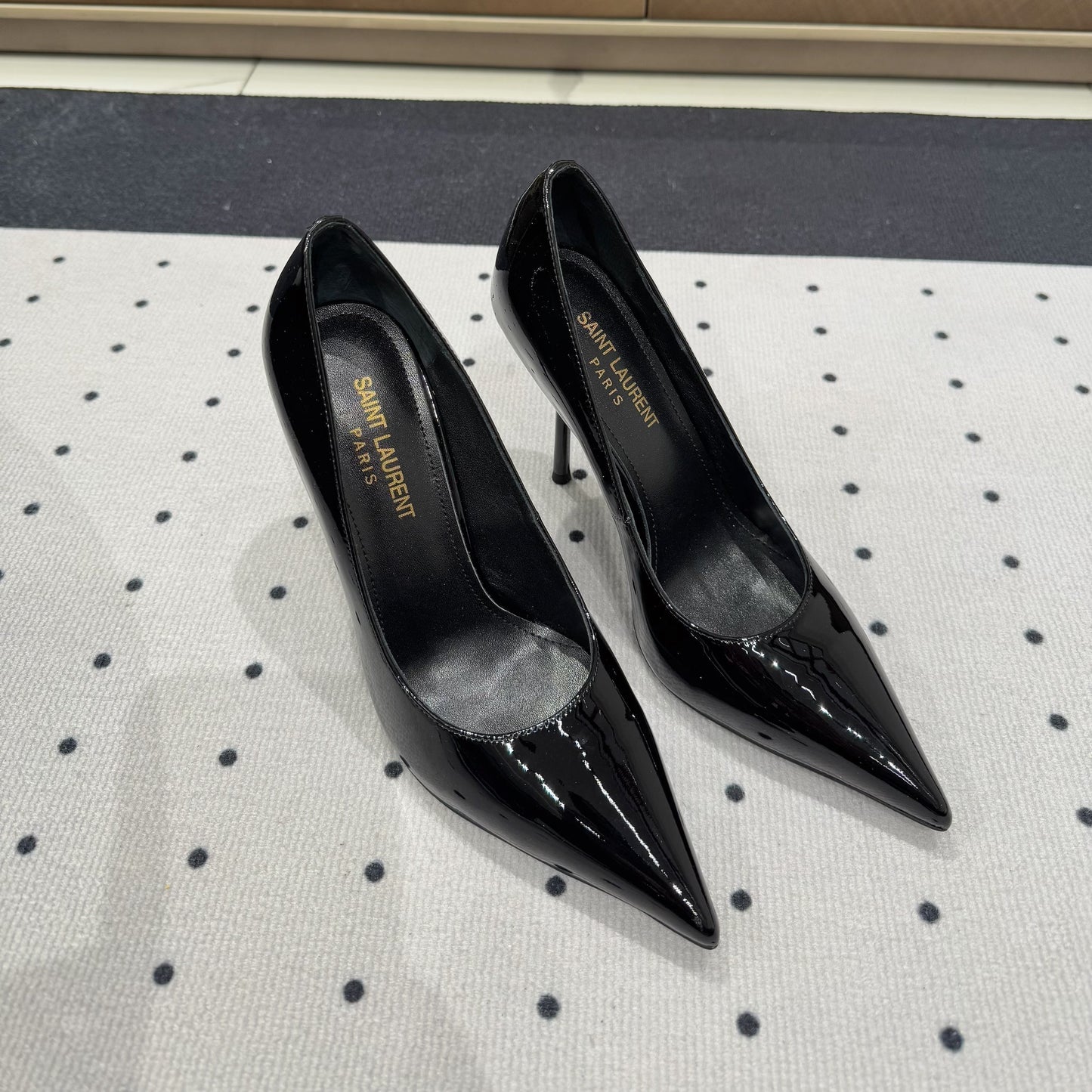 Luxury Saint Laurent NORMA PUMPS IN BLACK GLOSSY SHEEPSKIN