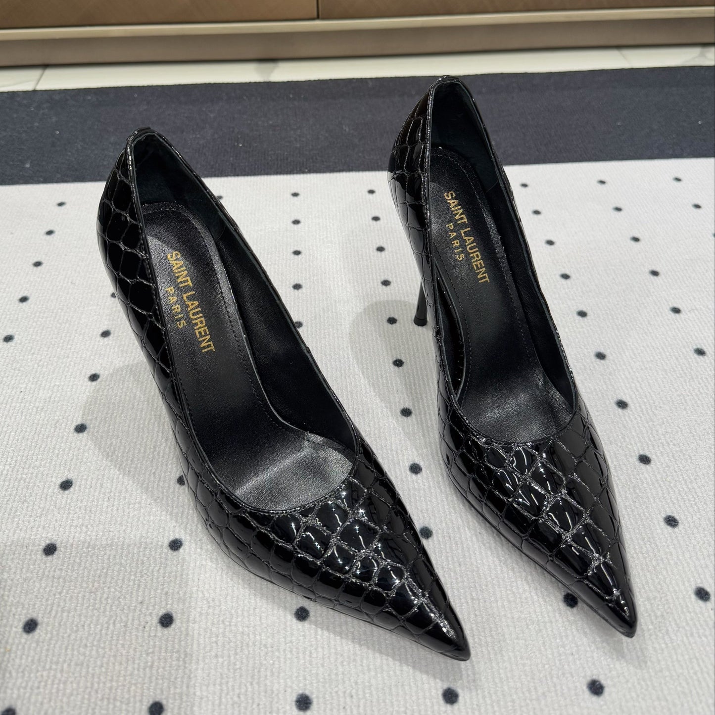 Luxury Saint Laurent NORMA PUMPS IN BLACK CROCODILE PATTERN SHEEPSKIN