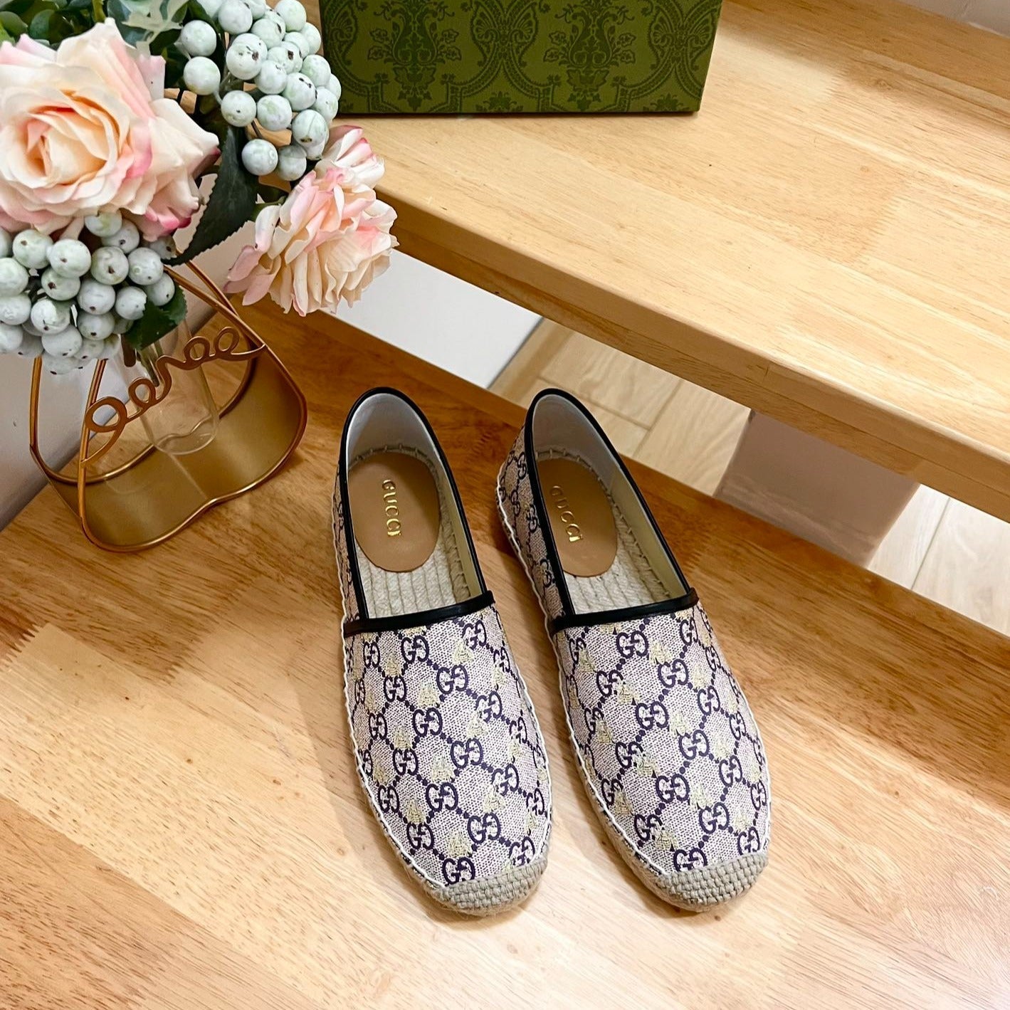 Luxury Gucci GG  Supreme Flat Shoes White Caro