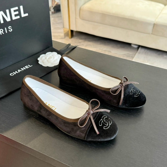 Luxury Chanel ballet flat chocolate suede and black canvas