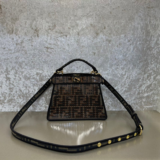Luxury FendiLuxury FendiPEEKABOO ISEEU 20 BAG IN CHOCOLATE BROWN MIX BLACK NAPPA LEATHER GOLD HARDWARE