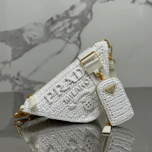 Luxury PradaCROCHET TRIANGLE BAG 26 IN WHITE RAFFIA GOLD HARDWARE