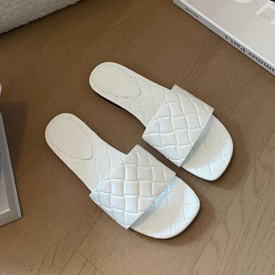 Luxury Bottega Veneta amy flat mule white lambskin