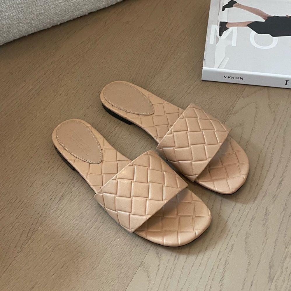 Luxury Bottega Veneta amy flat mule nude lambskin