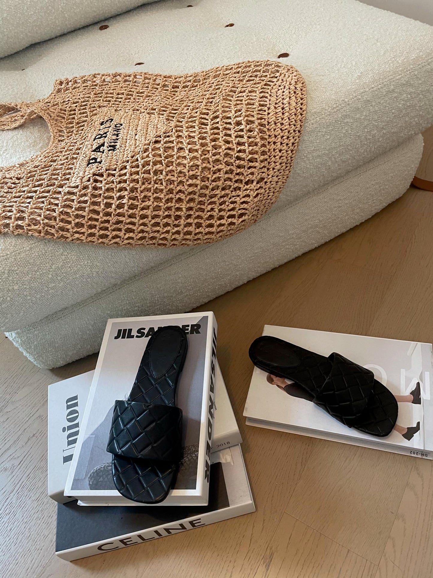 Luxury Bottega Veneta amy flat mule black lambskin
