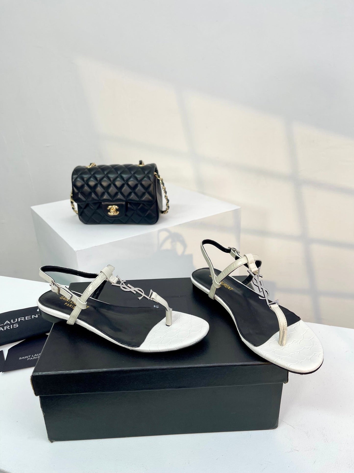 Luxury Saint Laurent SL Cassandra Croc-Embossed Thong Sandals Black White Leather