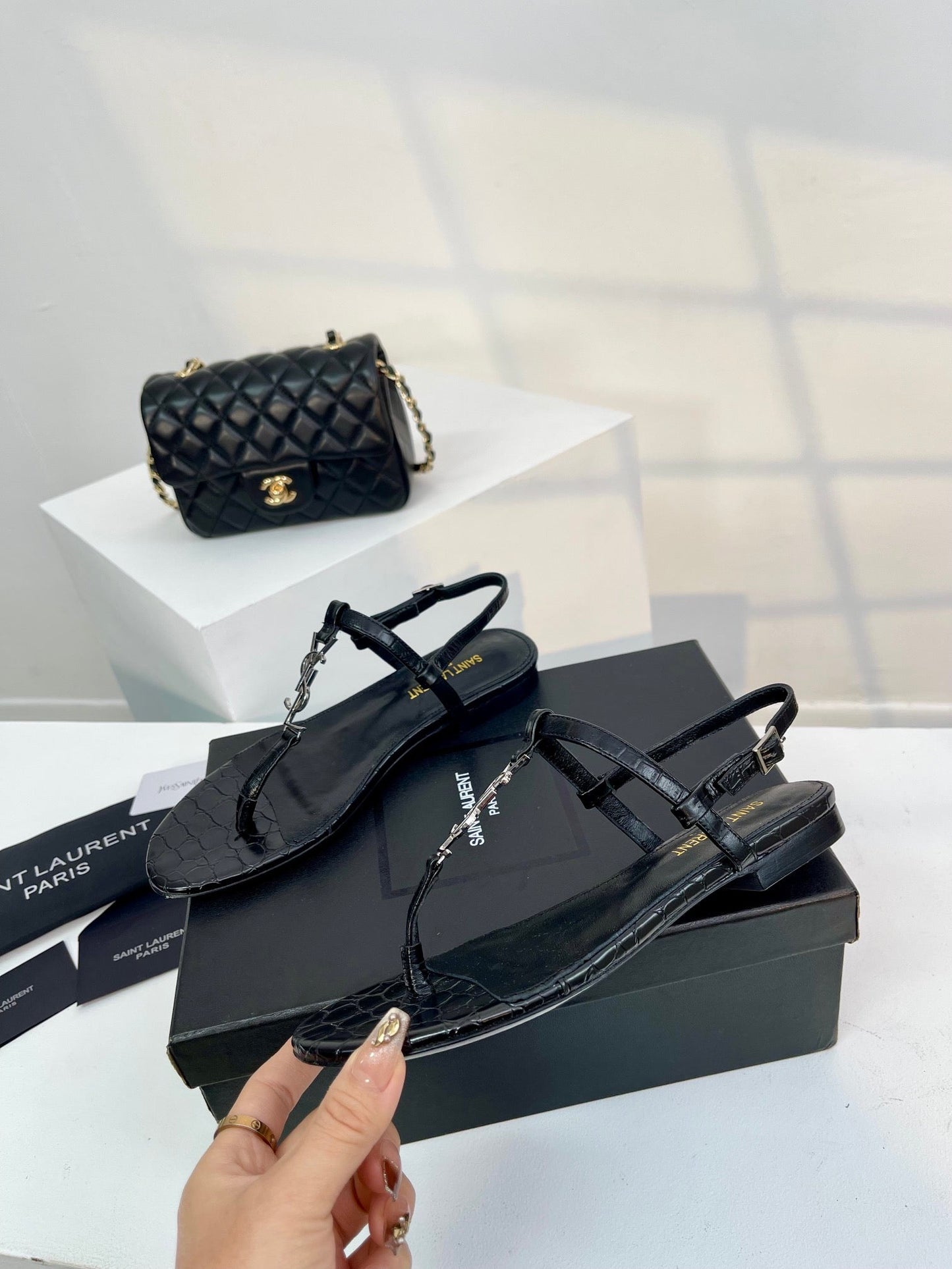 Luxury Saint Laurent SL Cassandra Croc-Embossed Thong Sandals Black Leather