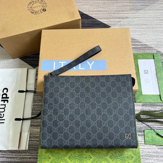 Luxury Gucci NEO VINTAGE 26 GG SUPREME POUCH IN BLACK CANVAS