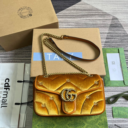 Luxury Gucci GG MARMONT MEDIUM 26 BAG IN GOLDEN VELVET