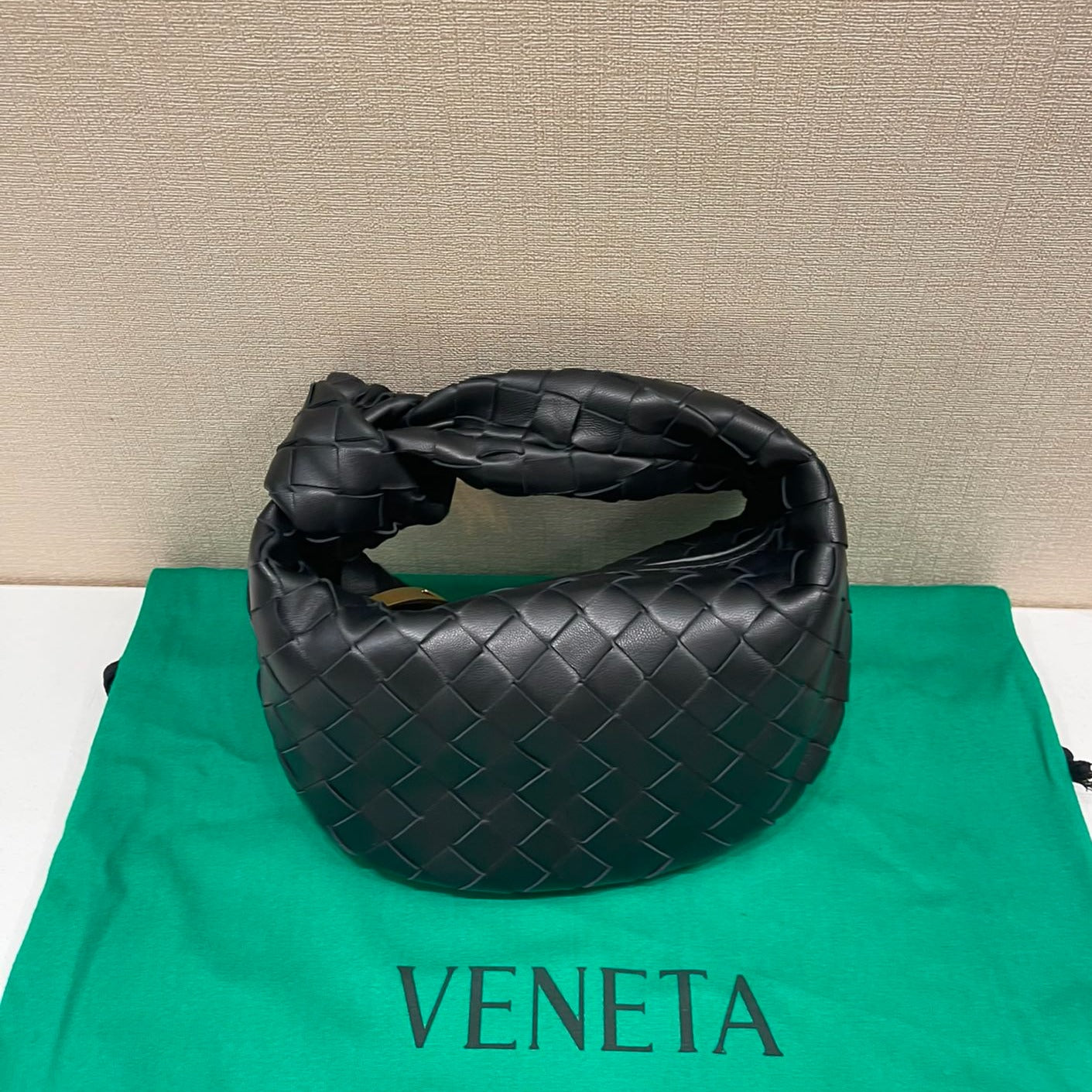 Luxury Bottega Veneta mini jodie 28 black lambskin