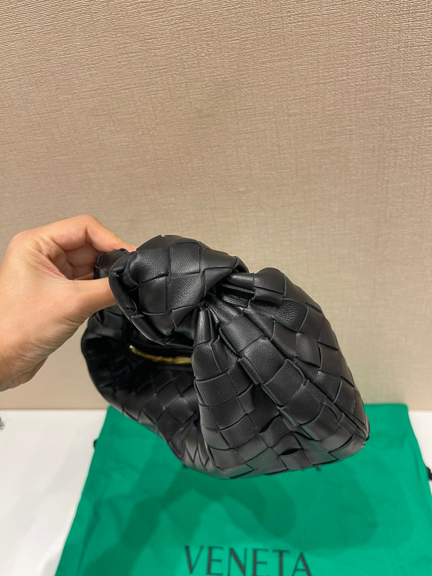 Luxury Bottega Veneta mini jodie 28 black lambskin