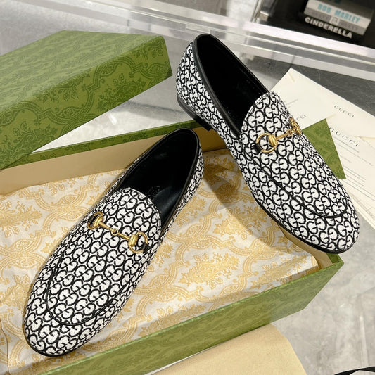 Luxury Gucci MEN'S LOAFER WITH HORSEBIT IN BLACK MIX WHITE MONOGRAM JACQUARD FABRIC