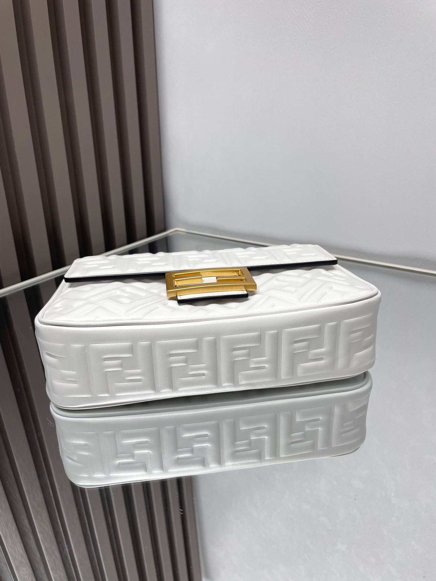 Luxury FendiFend Baguette 24 Bag With FF Motif White Leather Ghw