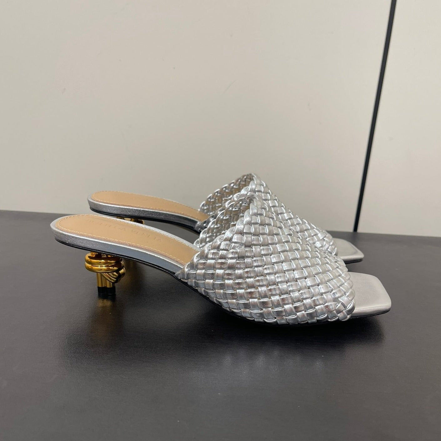 Luxury Bottega Veneta knot mule 55 silver metalic lambskin