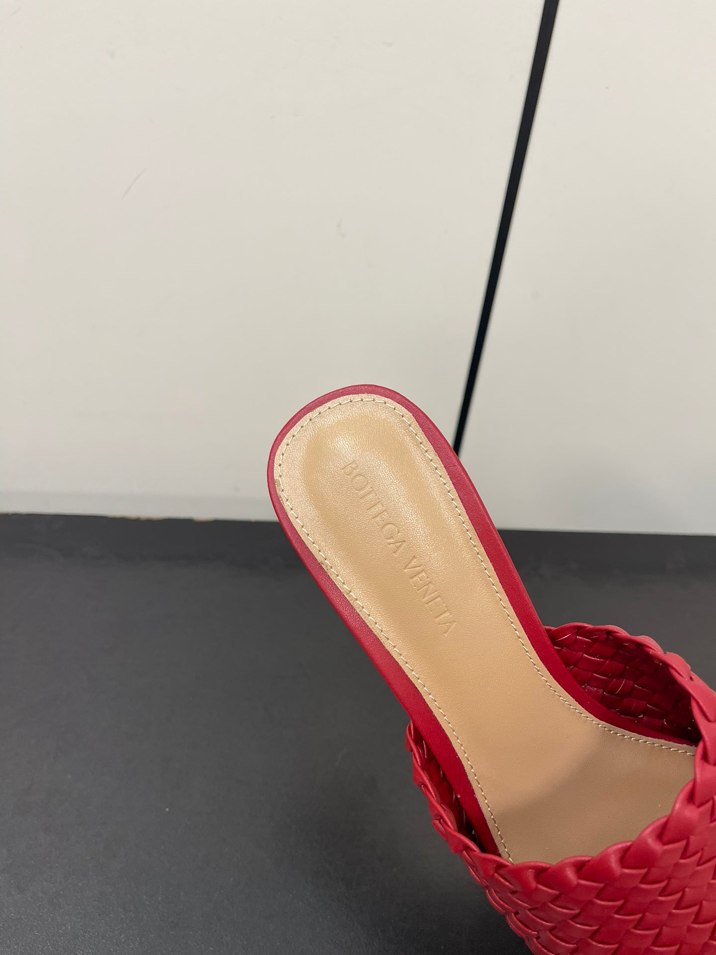 Luxury Bottega Veneta knot mule 55 burgundy lambskin