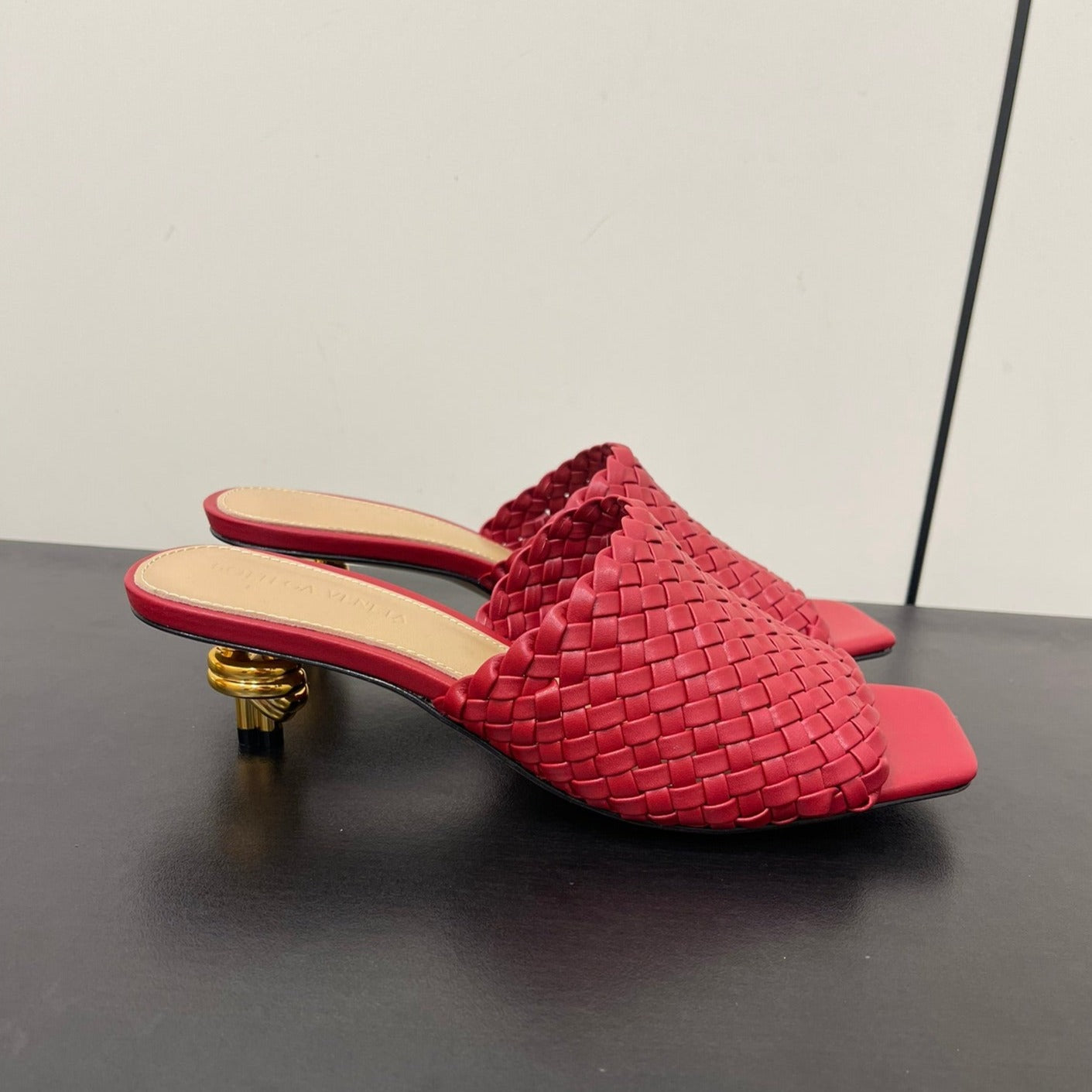 Luxury Bottega Veneta knot mule 55 burgundy lambskin