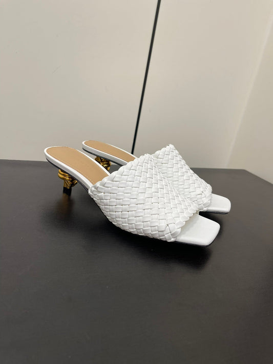 Luxury Bottega Veneta knot mule 55 white lambskin