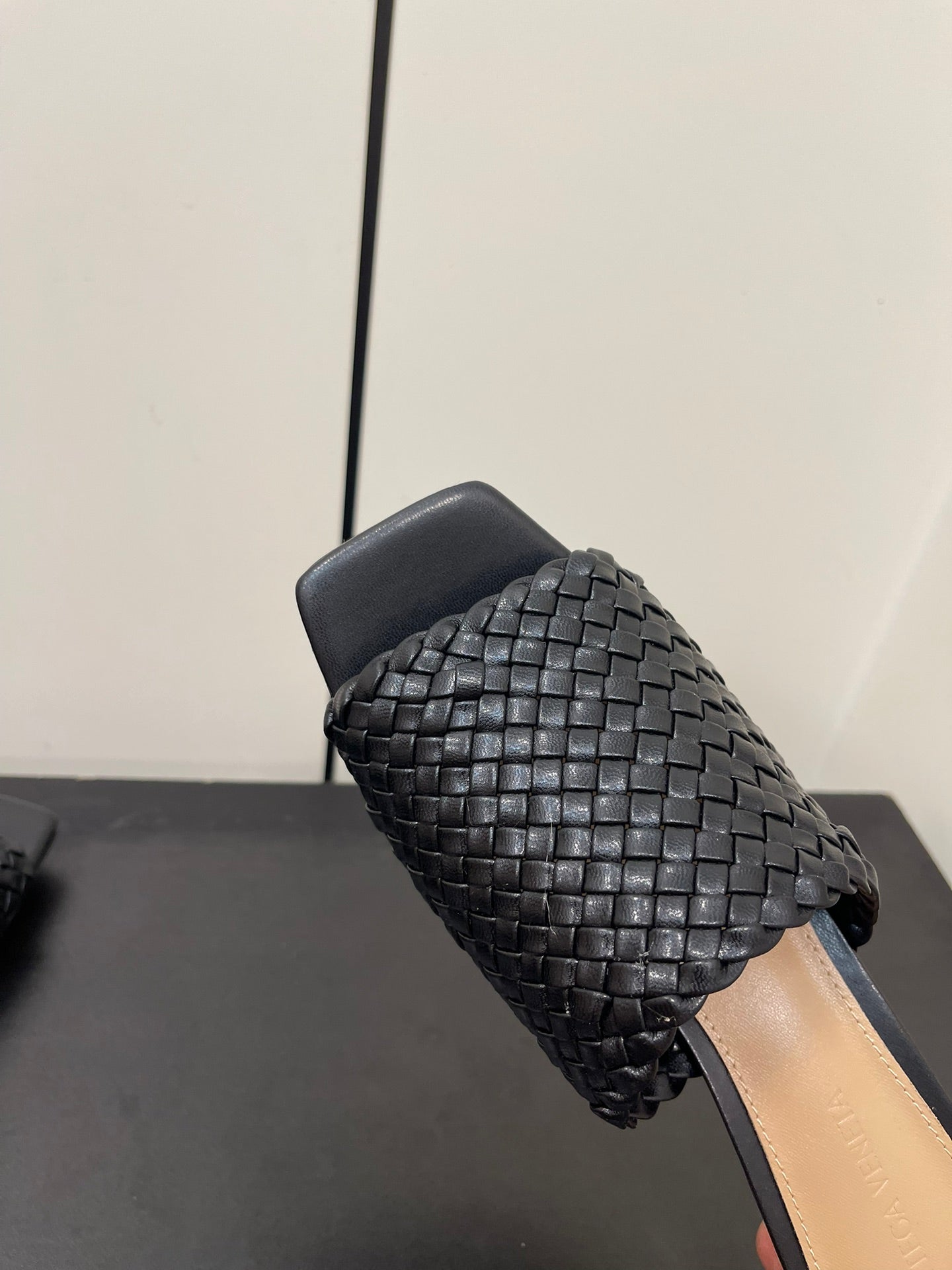 Luxury Bottega Veneta knot mule 55 black lambskin