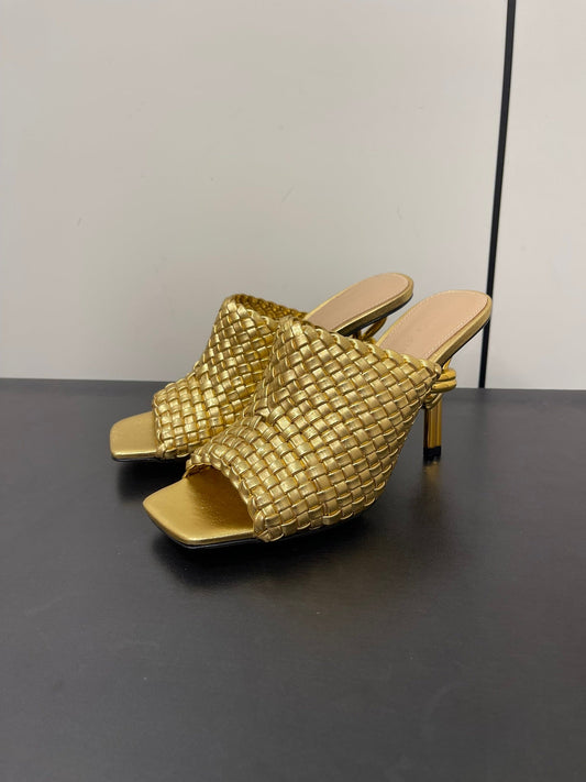 Luxury Bottega Veneta knot mule 95 gold metalic lambskin