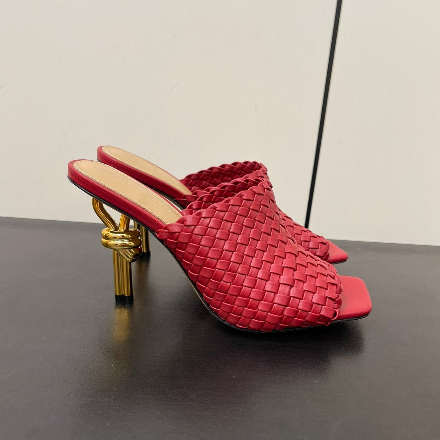 Luxury Bottega Veneta knot mule 95 burgundy lambskin