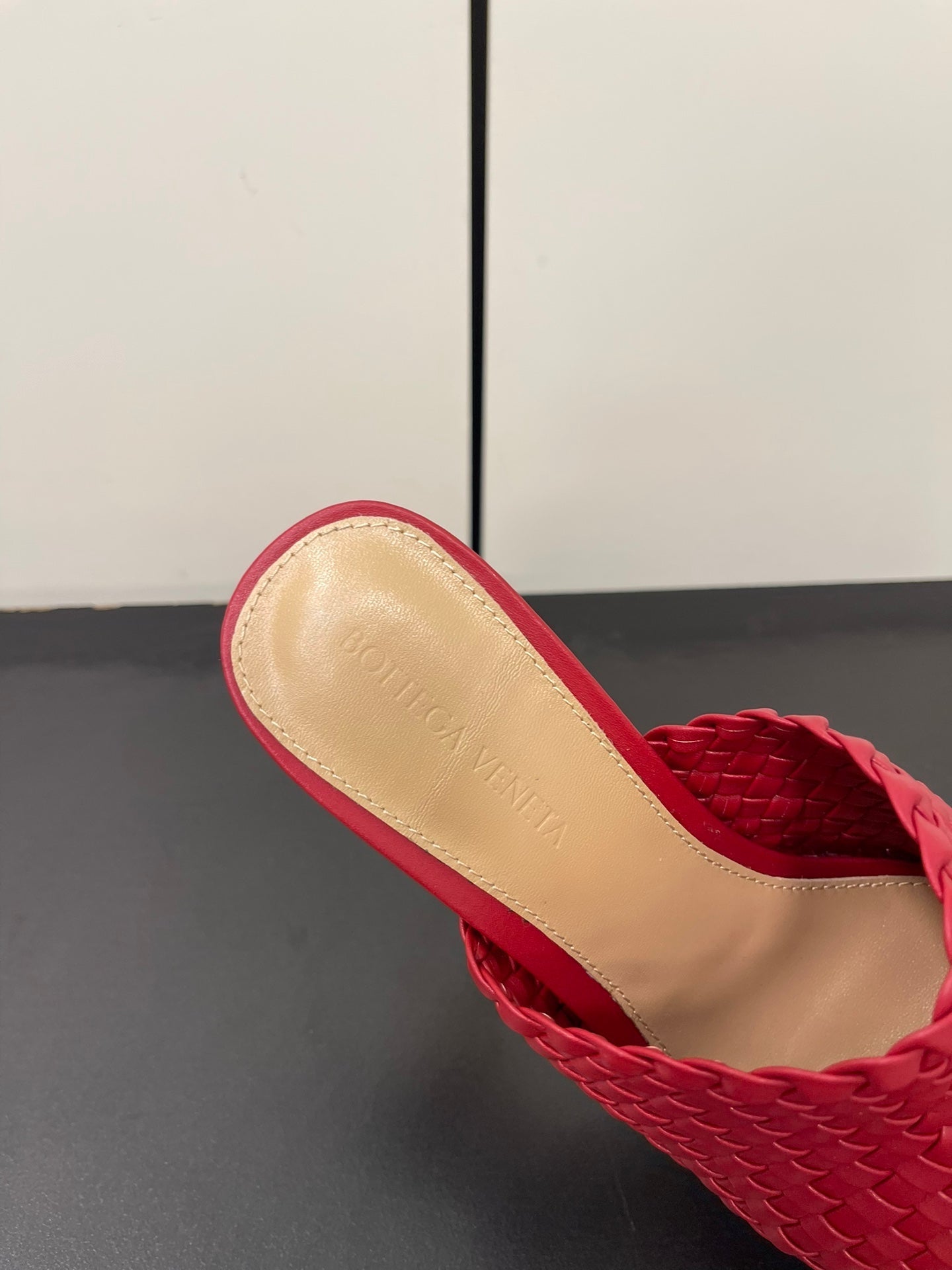 Luxury Bottega Veneta knot mule 95 burgundy lambskin