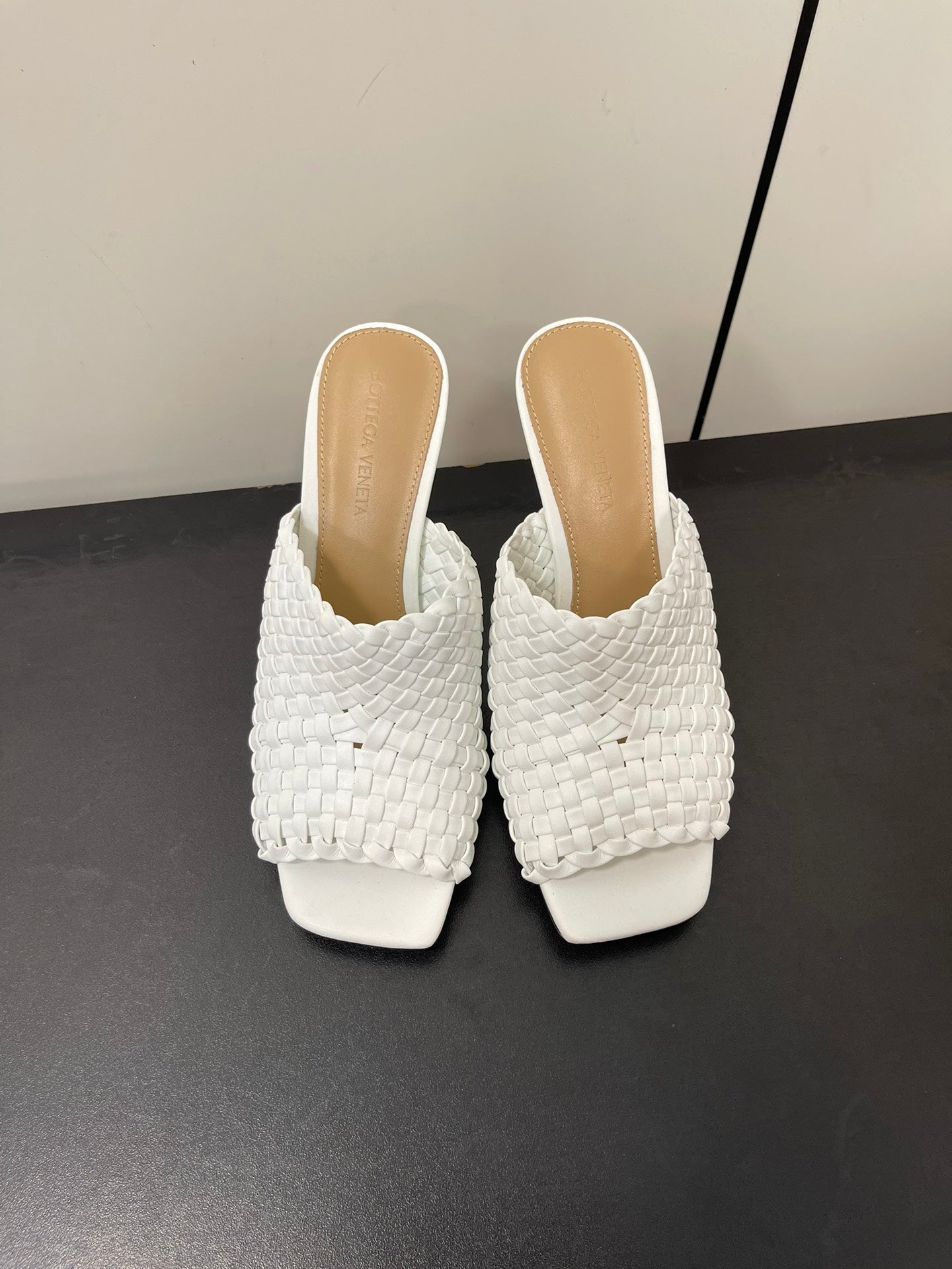 Luxury Bottega Veneta knot mule 95 white lambskin