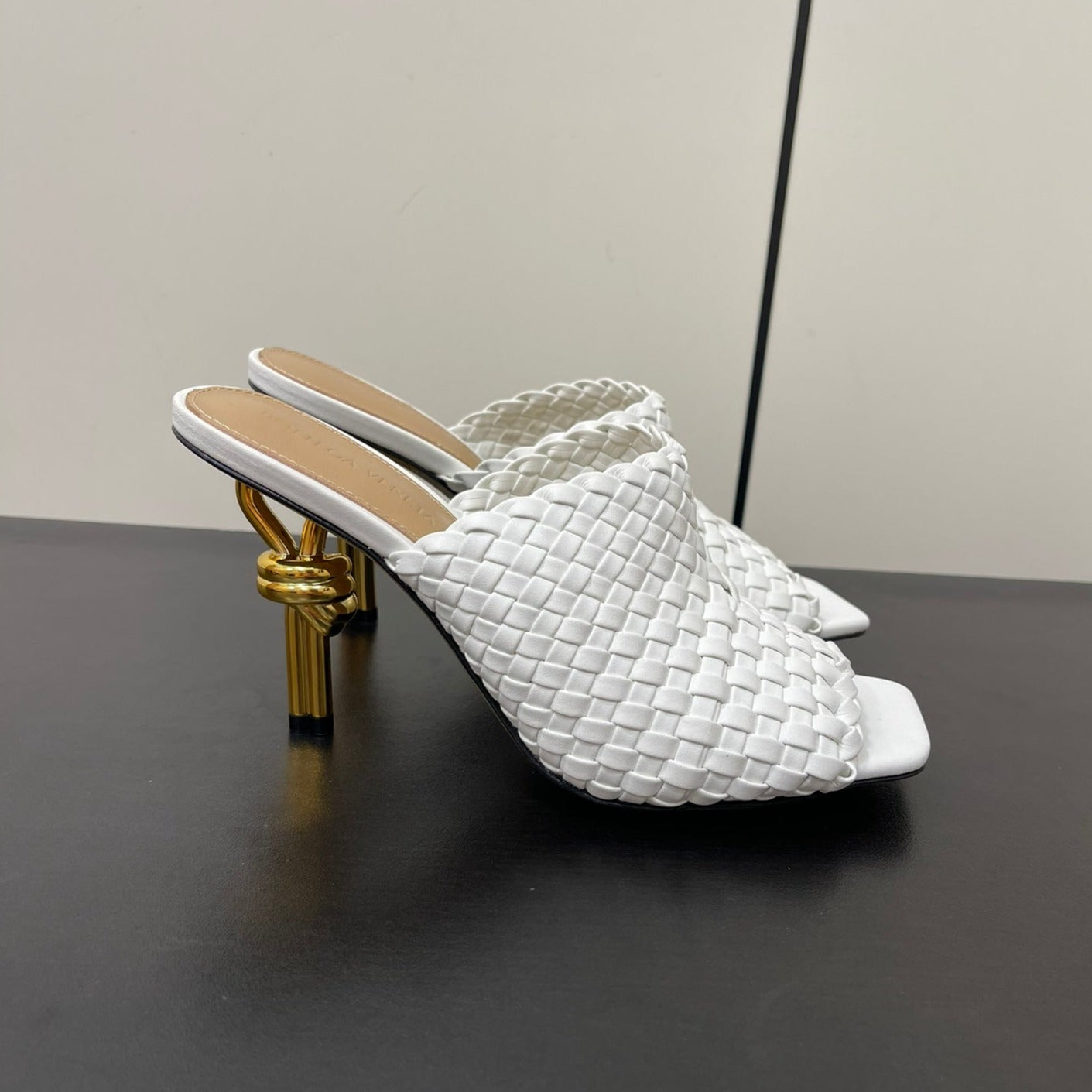 Luxury Bottega Veneta knot mule 95 white lambskin