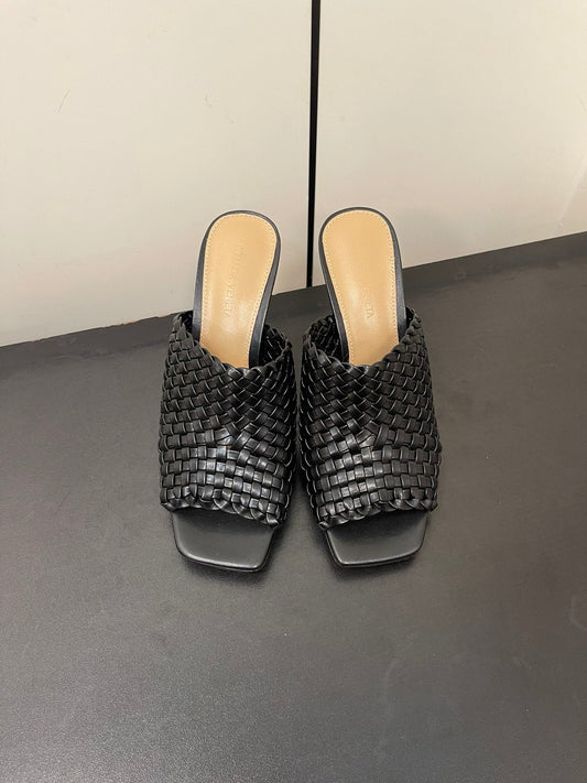 Luxury Bottega Veneta knot mule 95 black lambskin