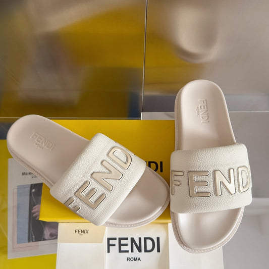 Luxury FendiLuxury FendiROMA SLIDE IN WHITE GRAINED CALFSKIN WITH LOGO