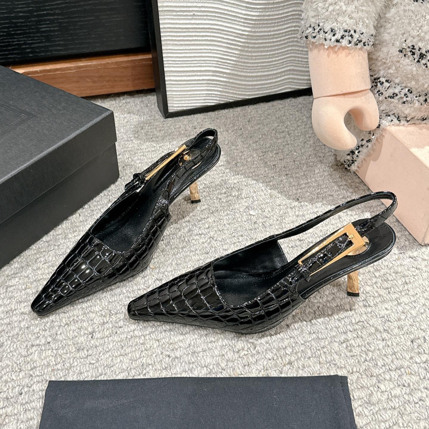 Luxury Saint Laurent LEE SLINGBACK MID PUMPS IN BLACK CROCODILE SHINY CALFSKIN