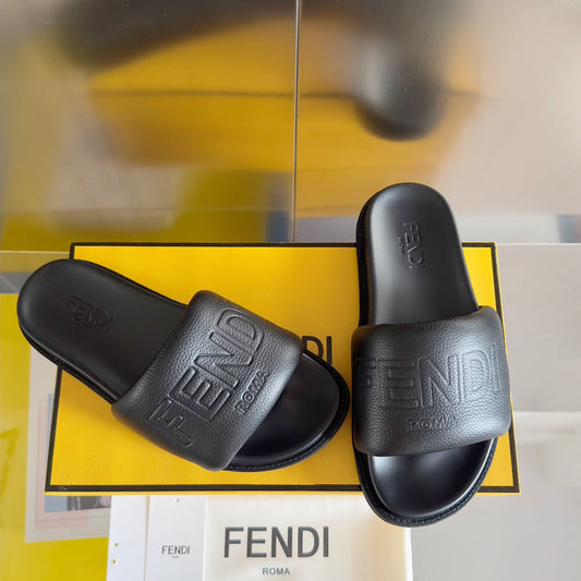 Luxury FendiLuxury FendiROMA SLIDES IN BLACK  FUSSBETT LAMBSKIN